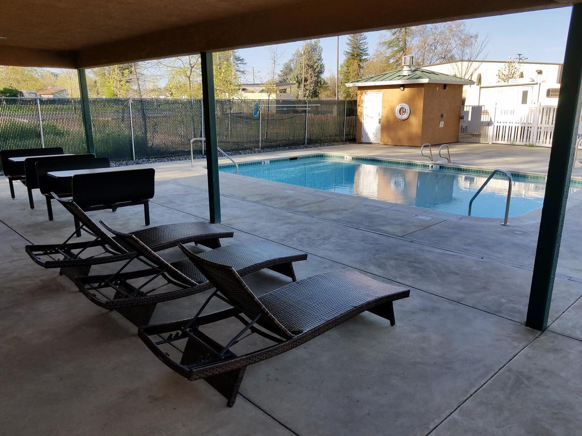 Gridley Inn & Rv Park Bagian luar foto
