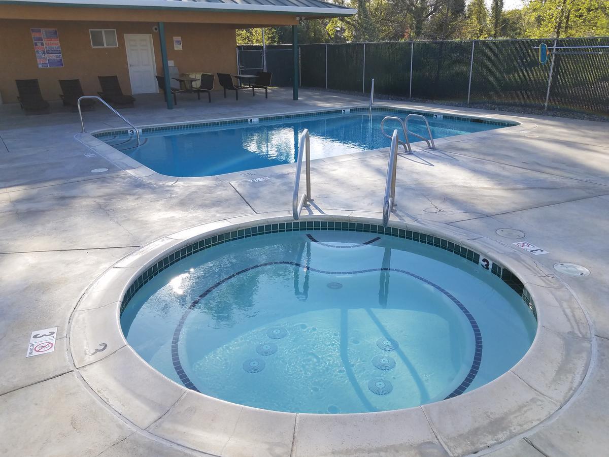 Gridley Inn & Rv Park Bagian luar foto