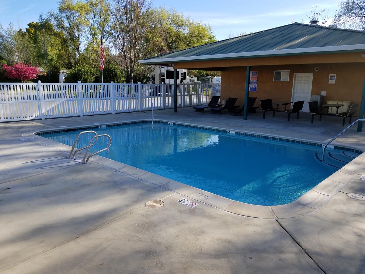 Gridley Inn & Rv Park Bagian luar foto